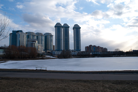 Buldings (Vorobjevy Gory), icy pond and sun rays